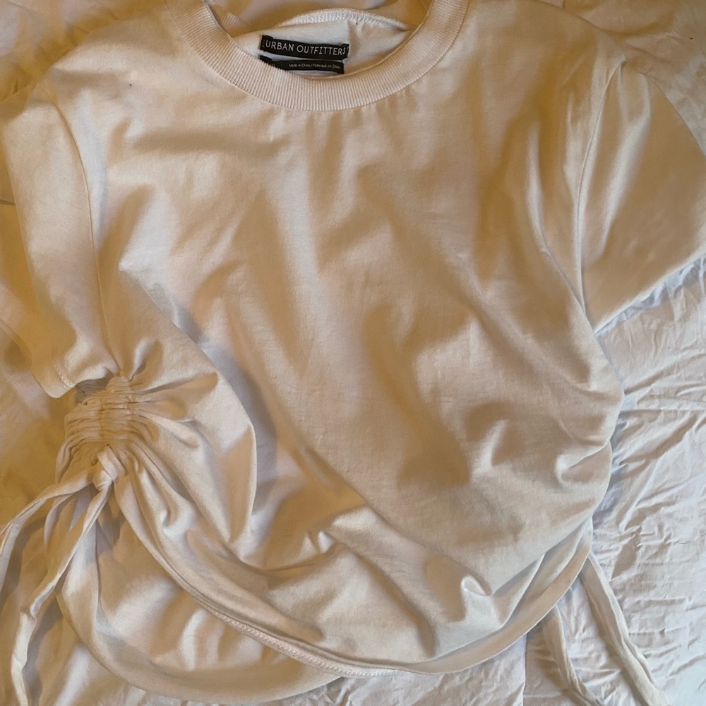 Urban Outfitters White Tee sz L